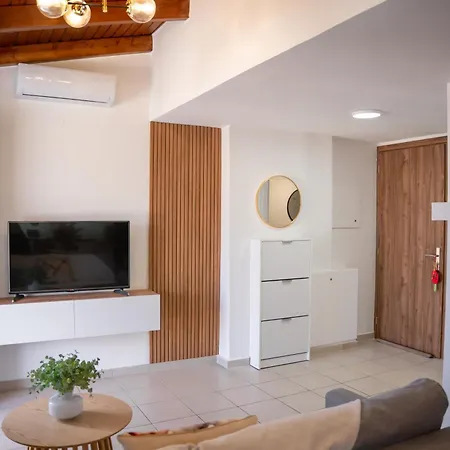 העיירה רתימנו Michalis Apartment With Outdoor Jacuzzi מראה חיצוני תמונה