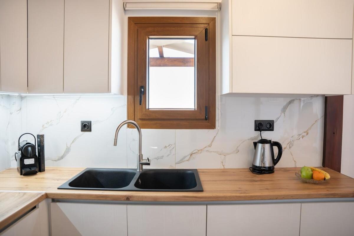 Michalis With Outdoor Jacuzzi Appartement *