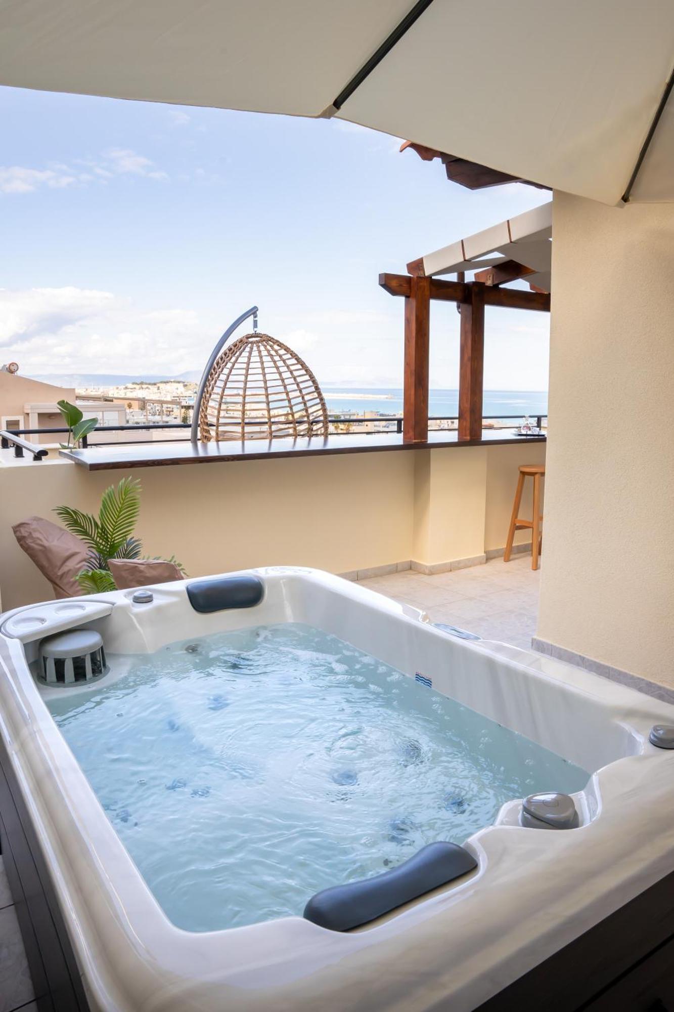Michalis With Outdoor Jacuzzi *
